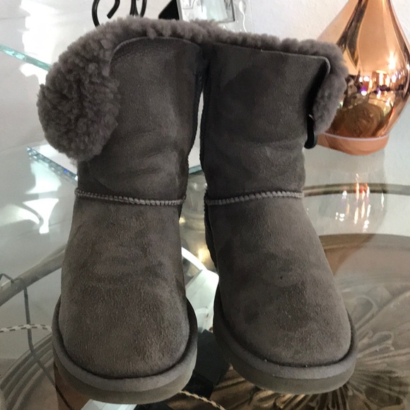 UGG Shoes - UGG BAILEY size 7